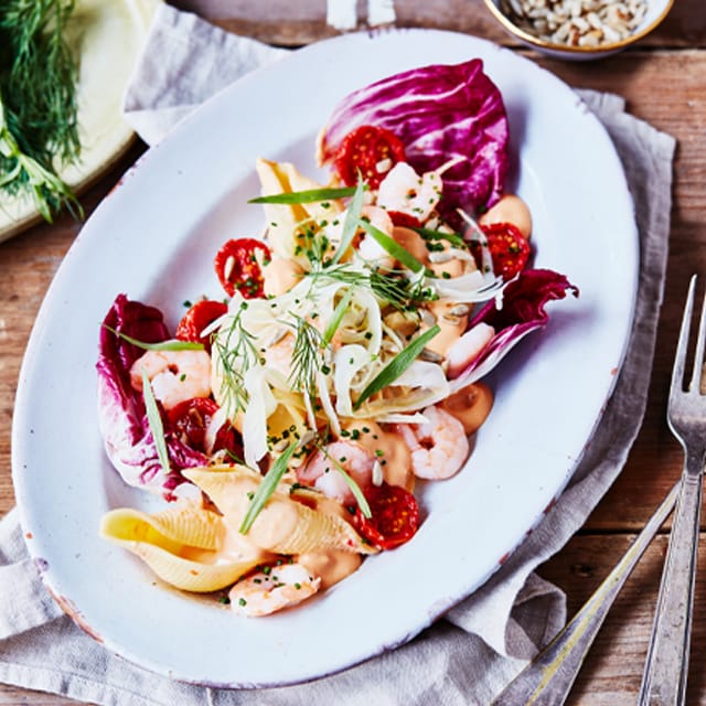 Ensalada de pasta con tomates cherry secados al horno